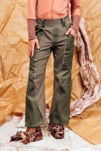 Load image into Gallery viewer, AW25 ANRI FLARE ZIP PANTS - FOREST KHAKI