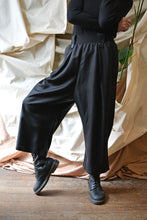 Load image into Gallery viewer, SL23 TAHLO WIDE LEG PANTS - OBSIDIAN
