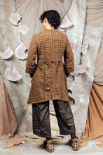 Load image into Gallery viewer, AW26 MASARO DETACHABLE JACKET - SIENNA HOUNDSTOOTH