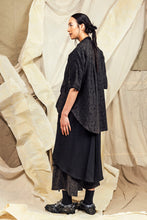 Load image into Gallery viewer, SL27 MIKO SHORT JACKET - ABSTRACT CHARCOAL