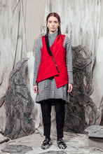 Load image into Gallery viewer, AW24 UZURI ZIP VEST - CARDINAL