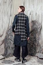 Load image into Gallery viewer, AW24 UZURI ZIP VEST - OBSIDIAN PLAID