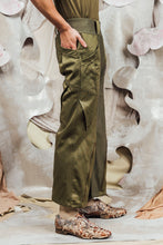 Load image into Gallery viewer, AW26 IDRIS FLARE ZIP PANTS - FOREST KHAKI