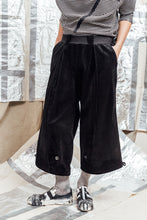 Load image into Gallery viewer, AW23 JUNG BUTTON FLARE PANTS - OBSIDIAN