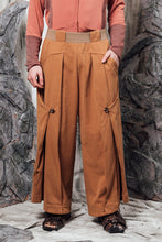 Load image into Gallery viewer, AW24 LYNDON BUTTON FLARE PANTS - CAMEL