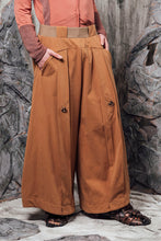 Load image into Gallery viewer, AW24 LYNDON BUTTON FLARE PANTS - CAMEL