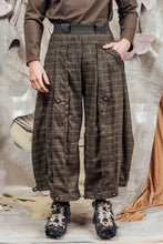 Load image into Gallery viewer, AW26 LYNDON BUTTON FLARE PANTS - UMBER TWEED