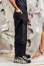 Load image into Gallery viewer, AW26 ORFEO ZIP LEG WIDE PANTS - OBSIDIAN