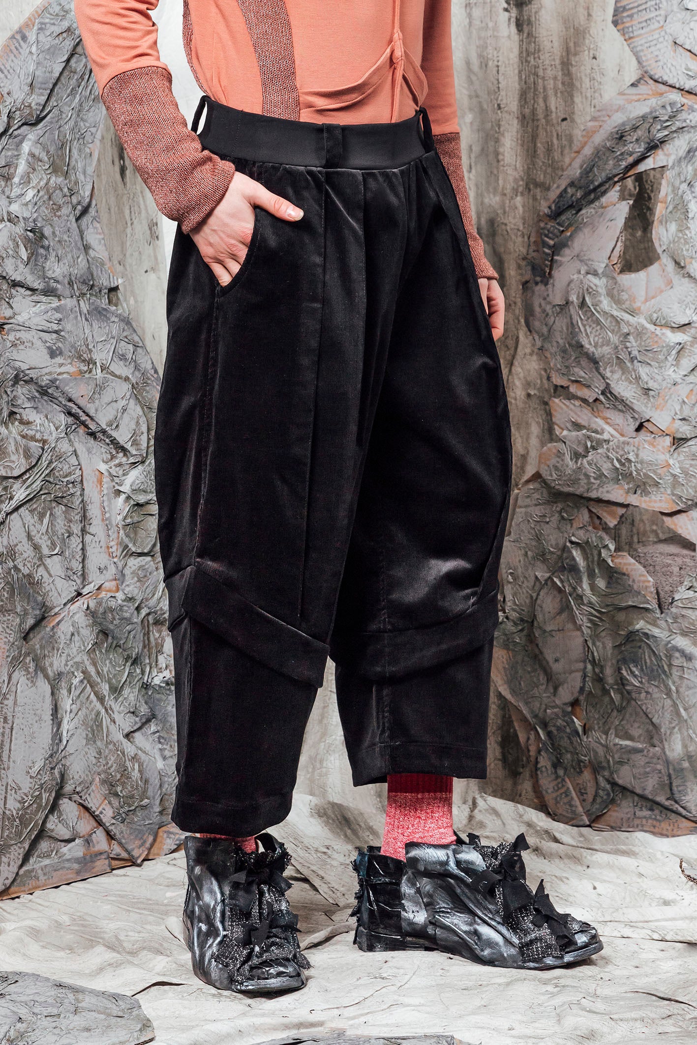 AW24 PLICA DOUBLE CUFF PANTS - OBSIDIAN