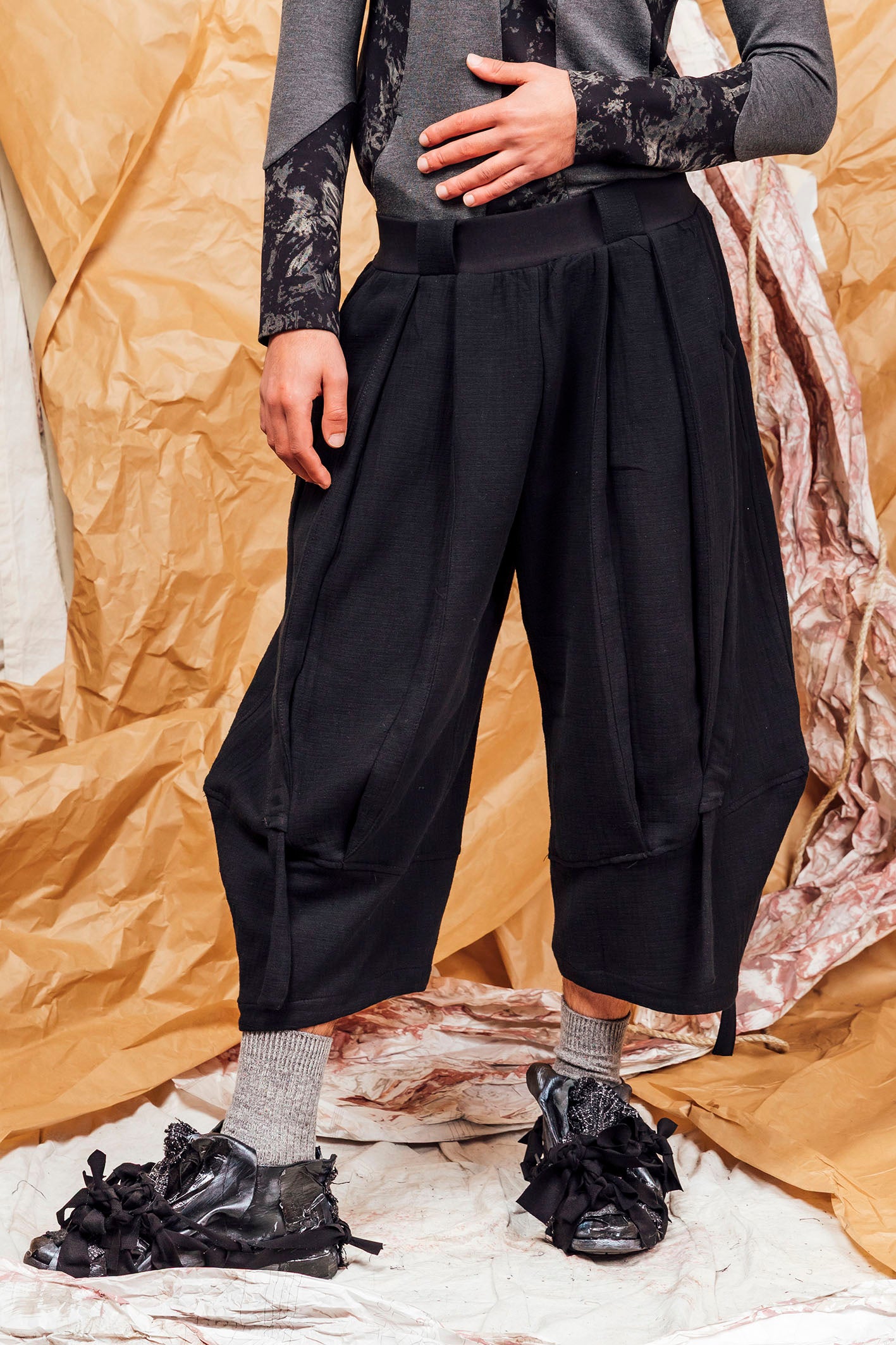 【MODERNIF】Catch-on Dying Wide Pants Anywear Scuba Super Wide Leg Pants Black | Dynamite